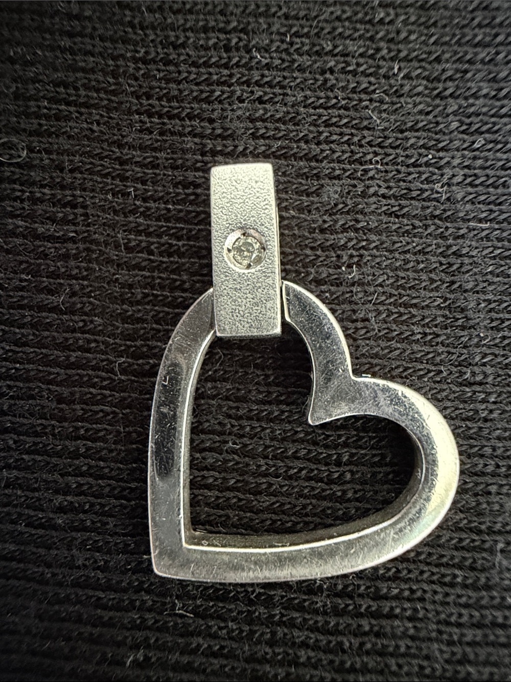 Designer 925 sterling silver open heart pendant with natural Earth mined diamond